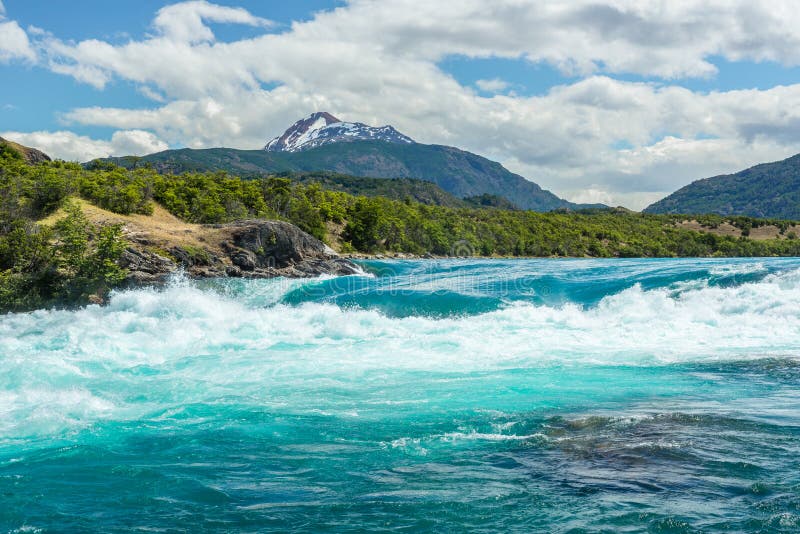 Sammanflöde av bagarefloden och den Neff floden, Chile arkivbild Sammanflöde av bagarefloden och den Neff floden, Chile arkivbild