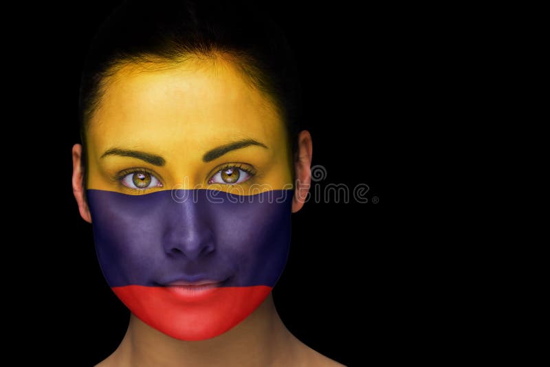 Sammansatt bild av den Colombia fotbollsfan i framsidamålarfärg arkivbild Sammansatt bild av den Colombia fotbollsfan i framsidamålarfärg arkivbild