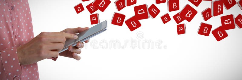 Sammansatt bild av midsectionen av kvinnan som använder den digitala minnestavlan arkivbild Sammansatt bild av midsectionen av kvinnan som använder den digitala minnestavlan arkivbild