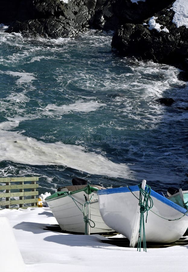 Download Sampietri Di Pesca Al Porto Nell'inverno Immagine Stock - Immagine di stazionario, memoria: 117975873