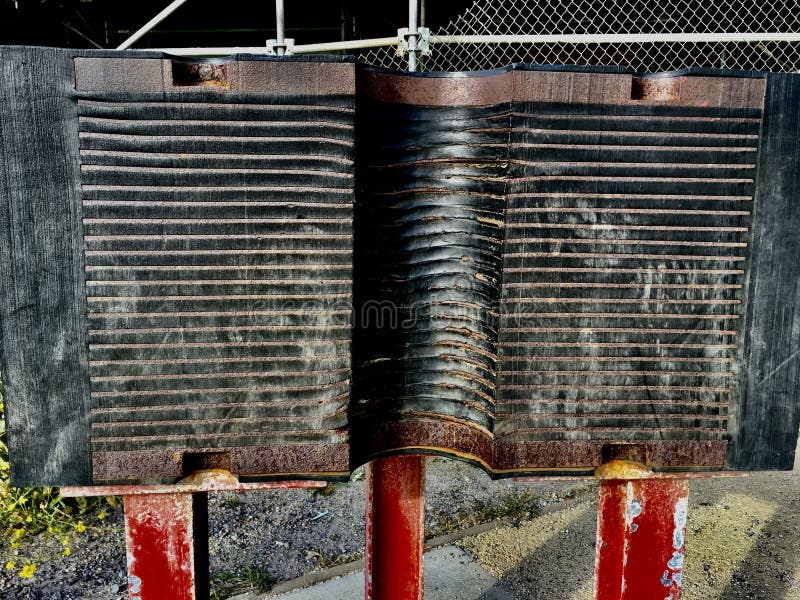 Sample pieces of the Golden Gate Bridge after earthquake simulation 3. The Golden Gate Bridge must be able to withstand not just constant wind, rain and fog, but the inevitable earthquake. Much has been learned, and continuously learned, about earthquake engineering. Knowing just how any structure was built, engineers can determine how they will behave in any kind of nature disaster.