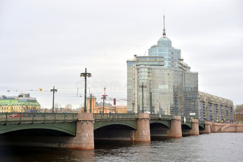 Sampsonievsky-Brücke in StPetersburg lizenzfreie stockbilder Sampsonievsky-Brücke in StPetersburg lizenzfreie stockbilder