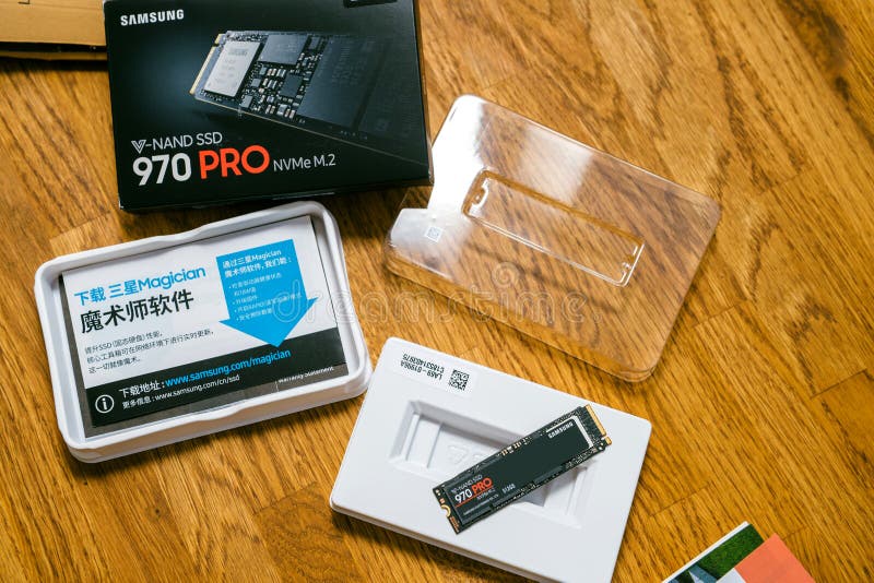 Unboxing of New Fast Samsung 970 Evo Nvme M2 1tb Lecteur De Disque En  Plastique Photographie éditorial - Image du rapide, matériel: 210559187