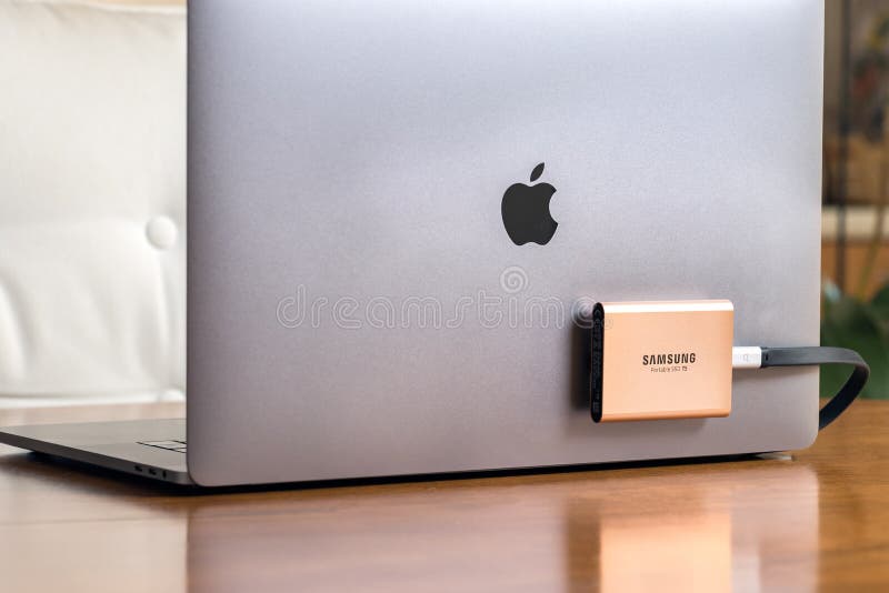 A Samsung T5 Portable SSD Drive To a Macbook Pro Laptop. Editorial Photography - Image of port, equipment: 187948107