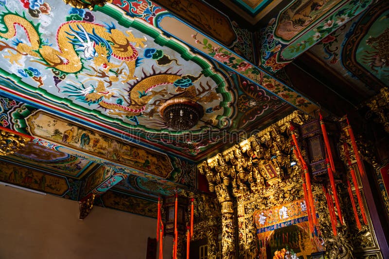 Samut Prakan, Thailand - February, 3, 2019 : Beautiful tradintional chinese art ceiling at Shrine Xian Dai Lo Tian Gong, a new stock image Samut Prakan, Thailand - February, 3, 2019 : Beautiful tradintional chinese art ceiling at Shrine Xian Dai Lo Tian Gong, a new stock image