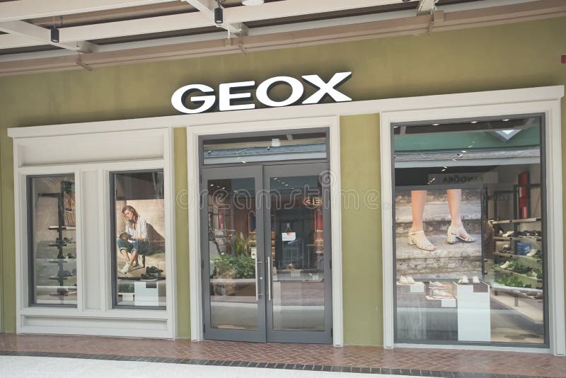por favor no lo hagas Estimado provocar GEOX Store in the New One Shopping Mall Named Central Village Editorial  Photography - Image of sale, samut: 158391582