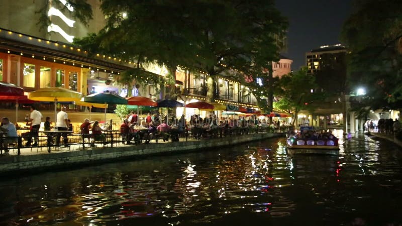 San Antonio Riverwalk alla notte