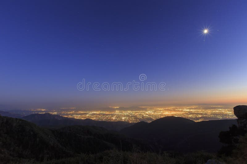 San Bernardino zur Sonnenuntergangzeit lizenzfreie stockfotos San Bernardino zur Sonnenuntergangzeit lizenzfreie stockfotos