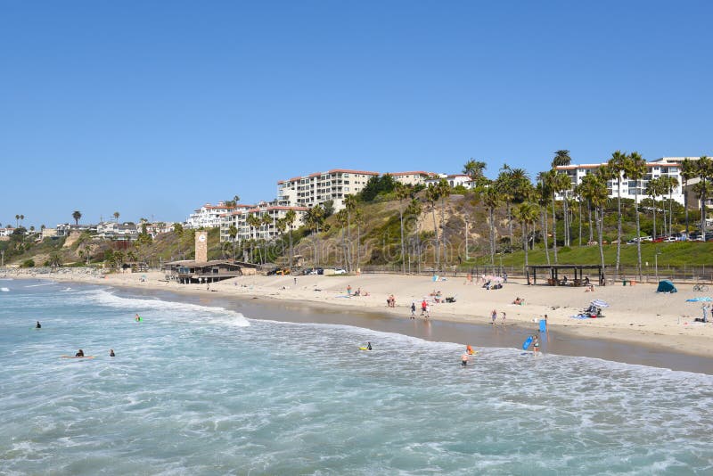 SAN CLEMENTE, CALIFORNIA - 18 OCT 2019: The beach and coastline with surfers and sunbathers seen from the pier in the South Orange. County beach town royalty free stock images SAN CLEMENTE, CALIFORNIA - 18 OCT 2019: The beach and coastline with surfers and sunbathers seen from the pier in the South Orange. County beach town royalty free stock images
