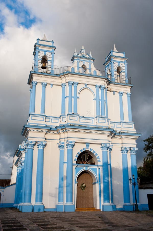Iglesia De Santa Lucia En San Cristobal De Las Casas, Chiapas, Mexic Imagen  de archivo - Imagen de fachada, cultura: 35774101