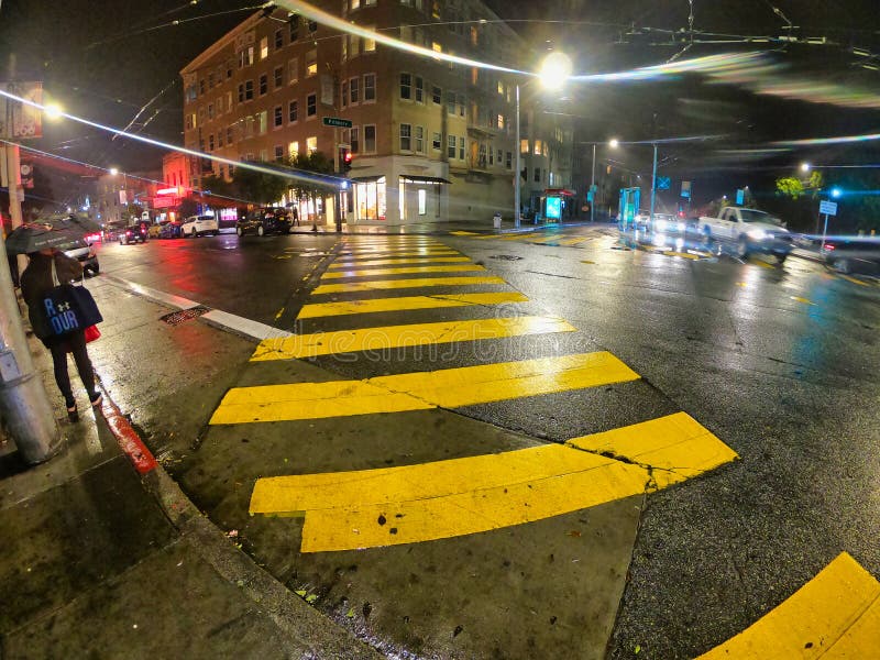 San Francisco, Californië, de V.S., de gele lijnen van 05/03/2019 voor de voetgangersoversteekplaats straat stock foto's San Francisco, Californië, de V.S., de gele lijnen van 05/03/2019 voor de voetgangersoversteekplaats straat stock foto's