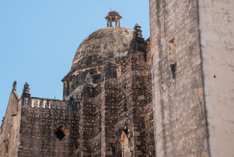 San Francisco de Campeche, Mexico: Mening van vroeger San Jose Cathedral Het was de belangrijkste tempel van het Jezuïetklooster, royalty-vrije stock foto San Francisco de Campeche, Mexico: Mening van vroeger San Jose Cathedral Het was de belangrijkste tempel van het Jezuïetklooster, royalty-vrije stock foto