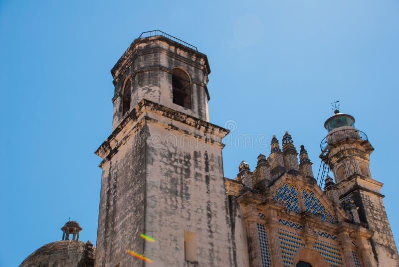 San Francisco de Campeche, Mexico: Mening van vroeger San Jose Cathedral Het was de belangrijkste tempel van het Jezuïetklooster, royalty-vrije stock afbeeldingen San Francisco de Campeche, Mexico: Mening van vroeger San Jose Cathedral Het was de belangrijkste tempel van het Jezuïetklooster, royalty-vrije stock afbeeldingen