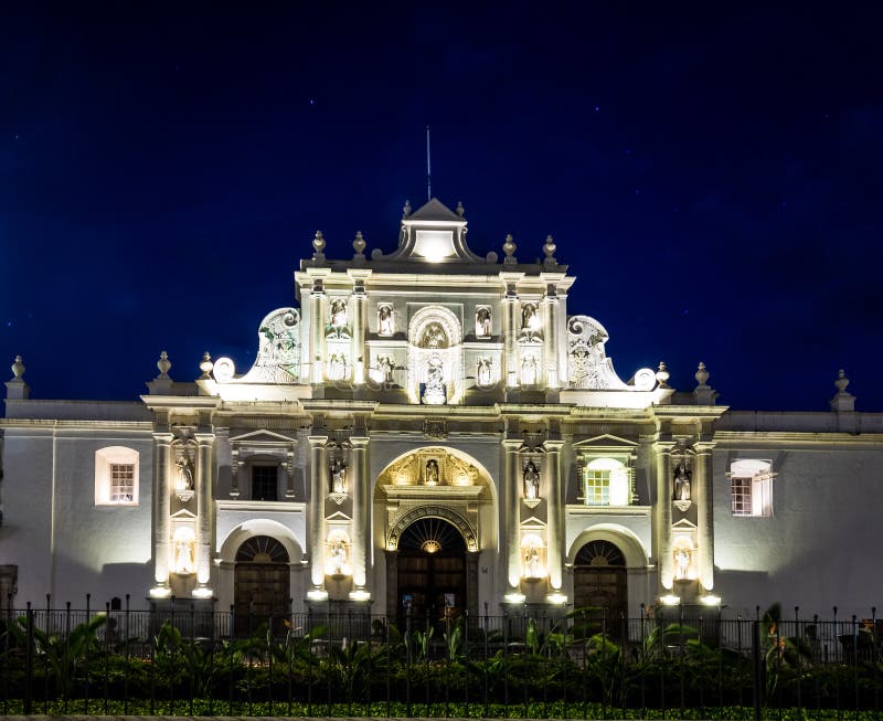 San Jose Cathedral na noite - Antígua, Guatemala imagens de stock royalty free San Jose Cathedral na noite - Antígua, Guatemala imagens de stock royalty free