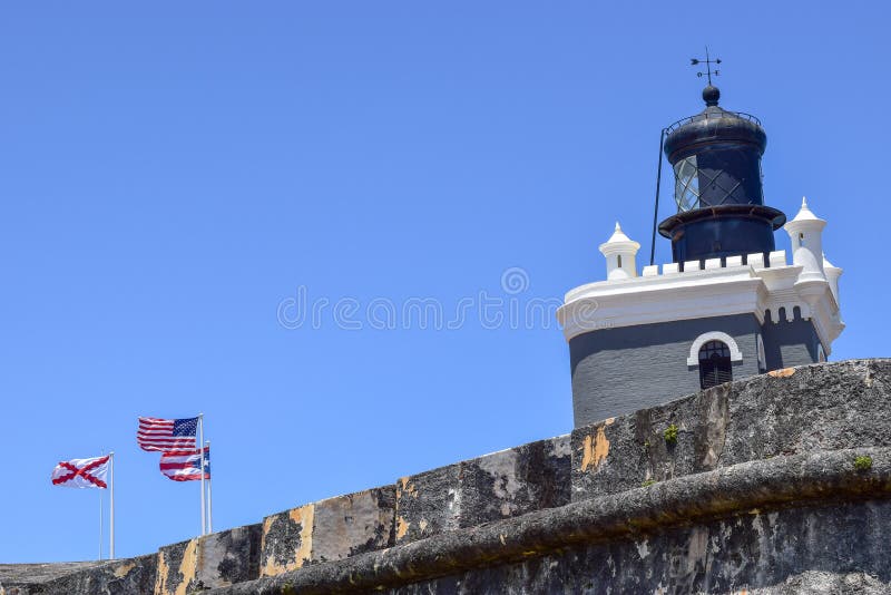 San Juan, Puerto Rico - 2 de abril de 2014: Faro de Castillo San Felipe del Morro imágenes de archivo libres de regalías San Juan, Puerto Rico - 2 de abril de 2014: Faro de Castillo San Felipe del Morro imágenes de archivo libres de regalías