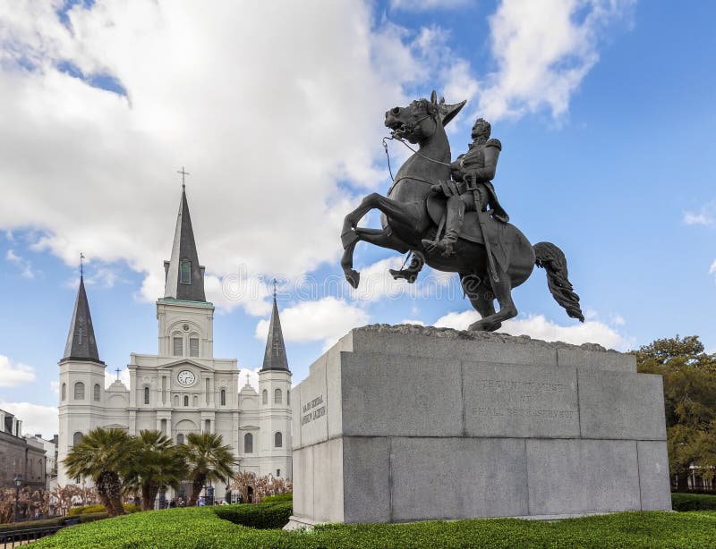 San Louis Cathedral e statua di Andrew Jackson, New Orleans, immagine stock San Louis Cathedral e statua di Andrew Jackson, New Orleans, immagine stock