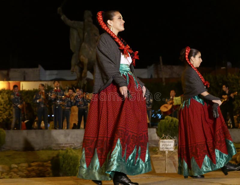 San Miguel De Allende-January 18, 2017: Mexicaanse Volksdansers royalty-vrije stock fotografie San Miguel De Allende-January 18, 2017: Mexicaanse Volksdansers royalty-vrije stock fotografie