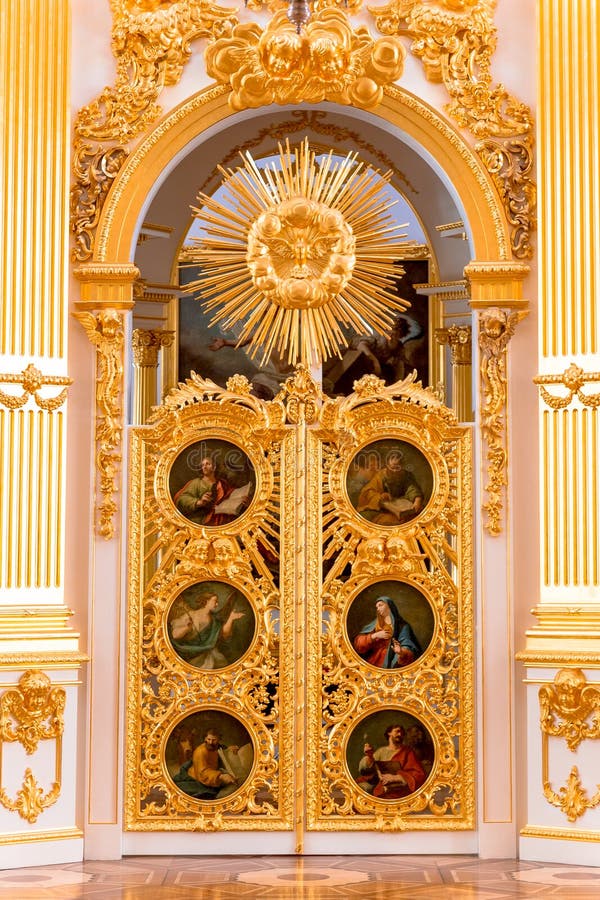 San Pietroburgo, Russia - 12 maggio 2017: L'interno del palazzo dell'inverno dell'eremo dello stato a St Petersburg, eremo è immagini stock libere da diritti San Pietroburgo, Russia - 12 maggio 2017: L'interno del palazzo dell'inverno dell'eremo dello stato a St Petersburg, eremo è immagini stock libere da diritti