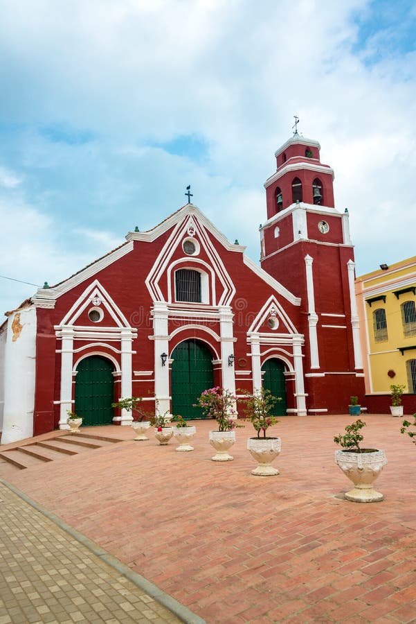 San rojo Francisco Church foto de archivo. Imagen de herencia - 88715970 San rojo Francisco Church foto de archivo. Imagen de herencia - 88715970