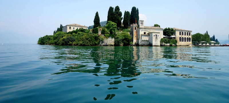 È un piccolo penisola sul orientale costa da,.