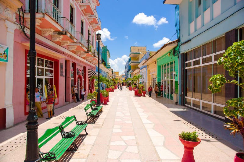 SANCTI SPIRITUS, CUBA - SEPTEMBER 5, 2015: Latijns stock foto's SANCTI SPIRITUS, CUBA - SEPTEMBER 5, 2015: Latijns stock foto's