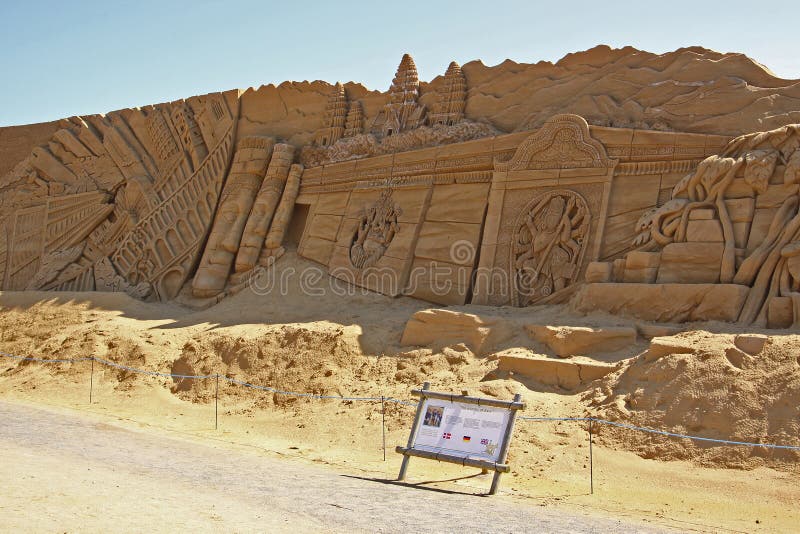 Sand sculpture wall