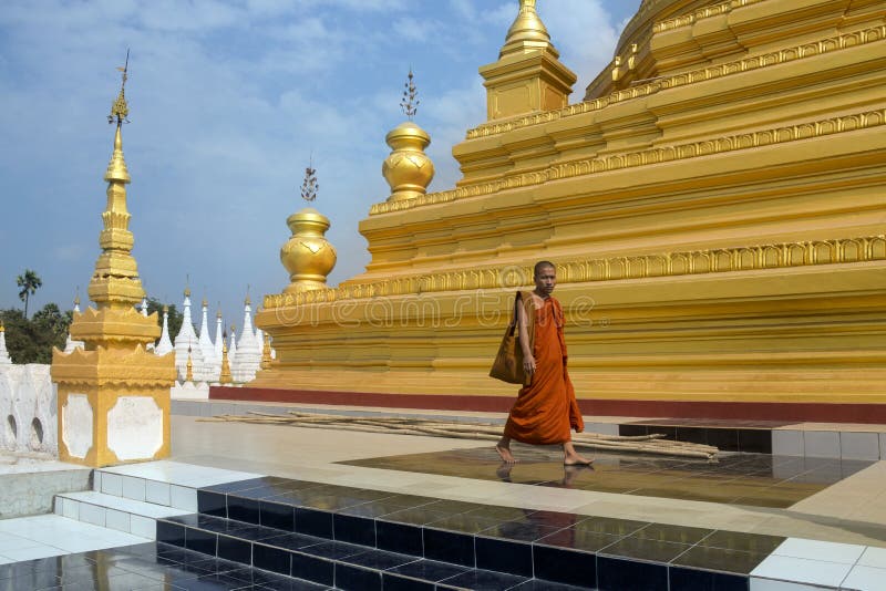 Sanda städtischer Tempel - Mandalay - Myanmar lizenzfreies stockbild Sanda städtischer Tempel - Mandalay - Myanmar lizenzfreies stockbild