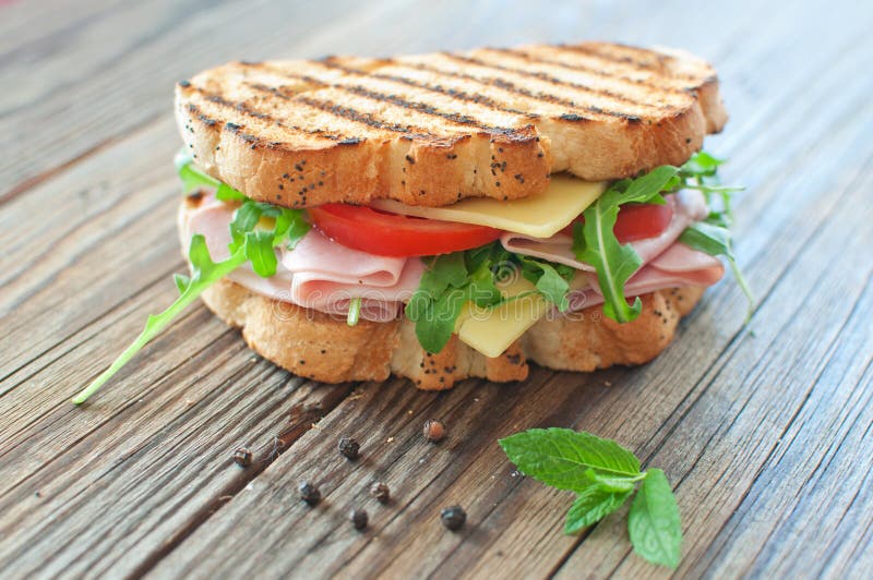 Sanduíche grelhada fotos de stock