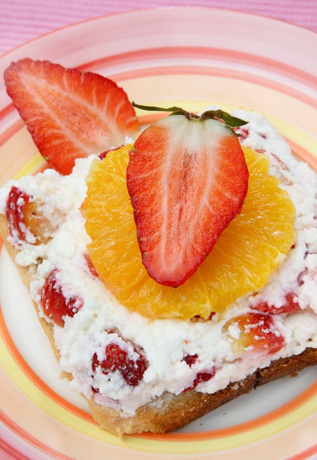 Sandwich with cheese and fruit