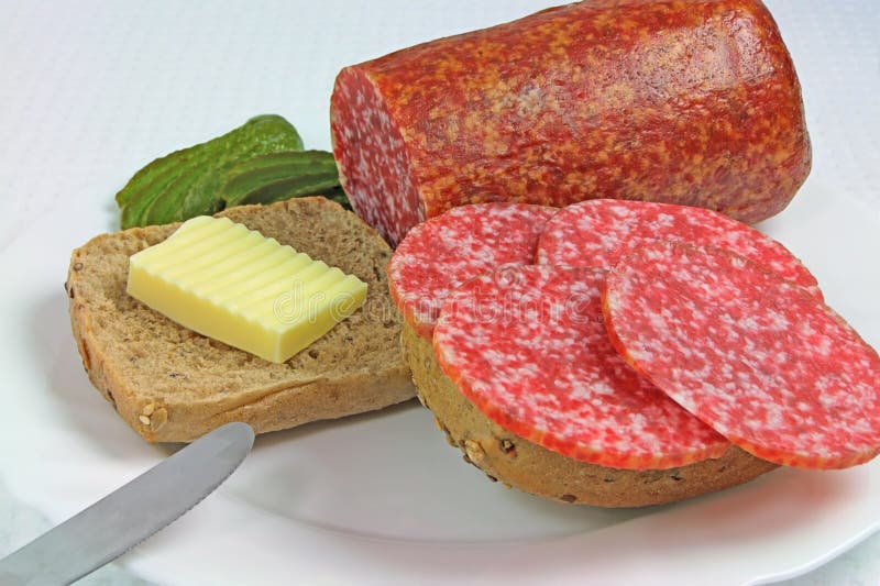 Sandwich Mit Salami, Butter Und Gurken Stockfoto Bild von messer