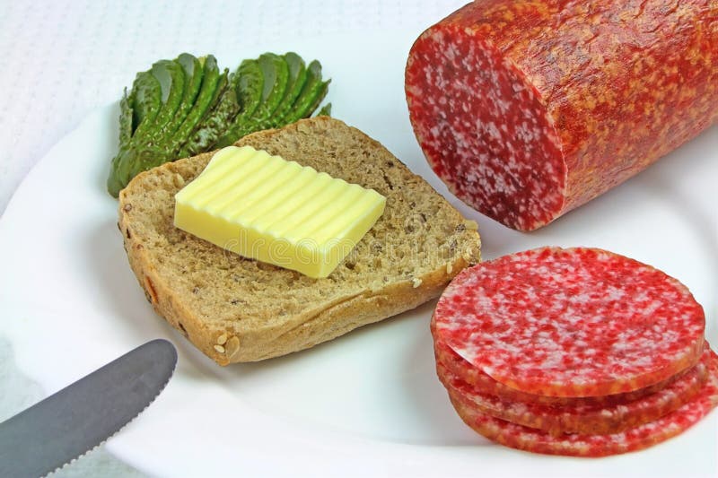 Sandwich Mit Salami, Butter Und Gurken Stockfoto Bild von scheiben