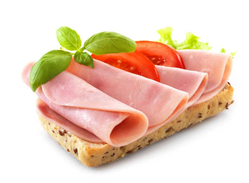 Panino con prosciutto di maiale su sfondo bianco.