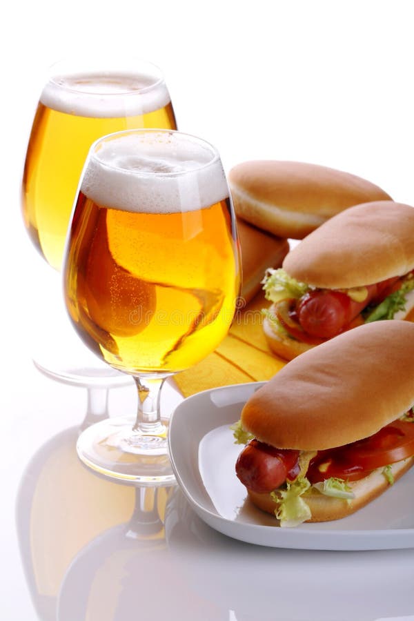 Sandwich with sausage and lager