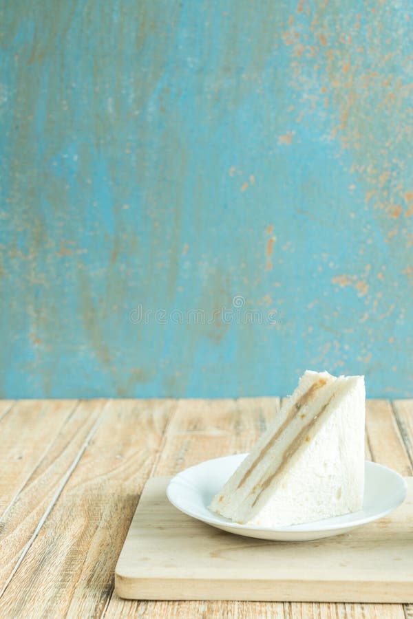 Sandwiche auf dem hölzernen Hintergrund stockfoto Sandwiche auf dem hölzernen Hintergrund stockfoto