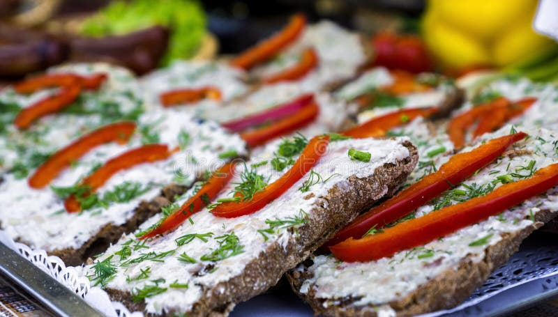 Sandwiches met reuzel en greens royalty-vrije stock foto's Sandwiches met reuzel en greens royalty-vrije stock foto's