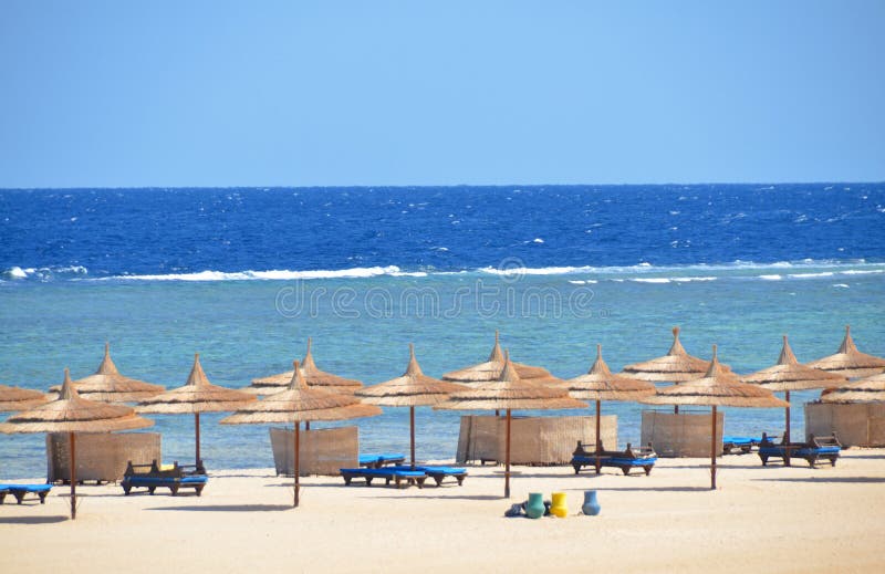 Sandy-Strand Im Hotel in Marsa Alam - Ägypten Stockfoto - Bild von