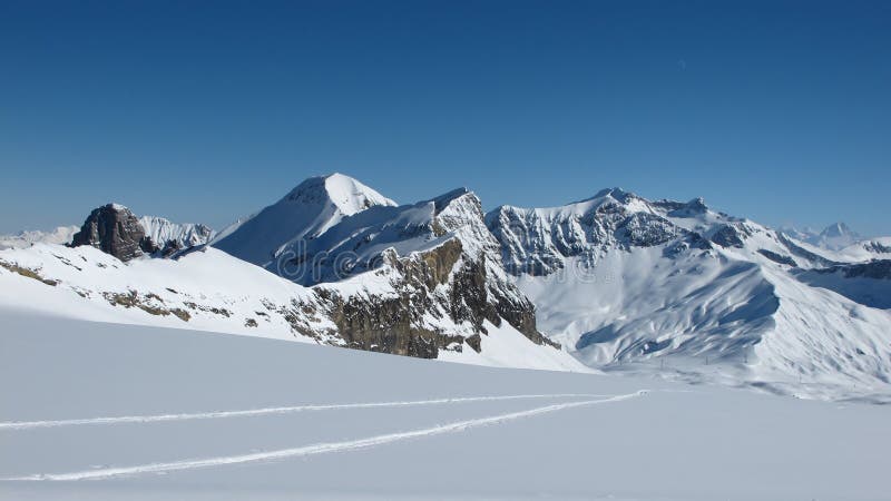 Sanetsch Pass, mountains and ski tracks