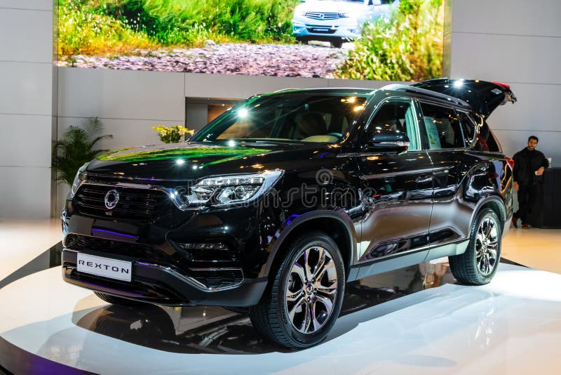 Sangyong rexton suv car royaltyfri bild