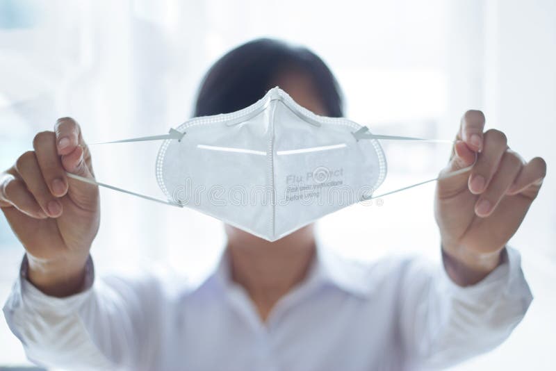 Sanità, Medicina e Medicina, giovane donna con maschera anti - INFLUENZA E PROSSIMA stagione dell'influenza immagini stock Sanità, Medicina e Medicina, giovane donna con maschera anti - INFLUENZA E PROSSIMA stagione dell'influenza immagini stock