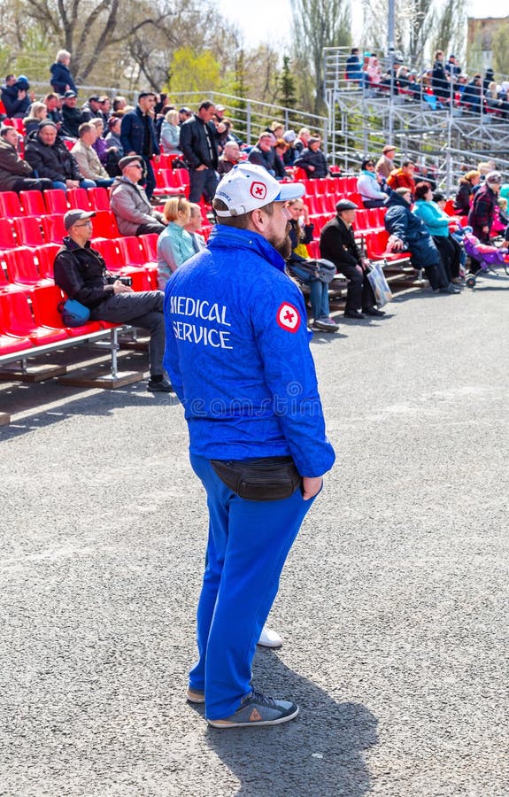 Sanit?ter in der Uniform w?hrend der Demonstration am Werktag stockfotos Sanit?ter in der Uniform w?hrend der Demonstration am Werktag stockfotos