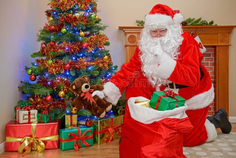 Sankt, die Weihnachtsgeschenke liefert stockfotos Sankt, die Weihnachtsgeschenke liefert stockfotos