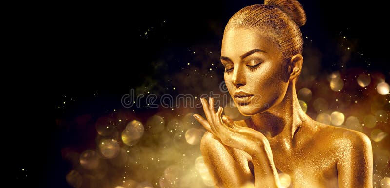 Sankt-Frauen mit Beuteln Goldene Hautfrauen-Porträtnahaufnahme Sexy vorbildliches Mädchen mit Feiertagsgoldenem glänzendem Berufs lizenzfreies stockfoto Sankt-Frauen mit Beuteln Goldene Hautfrauen-Porträtnahaufnahme Sexy vorbildliches Mädchen mit Feiertagsgoldenem glänzendem Berufs lizenzfreies stockfoto