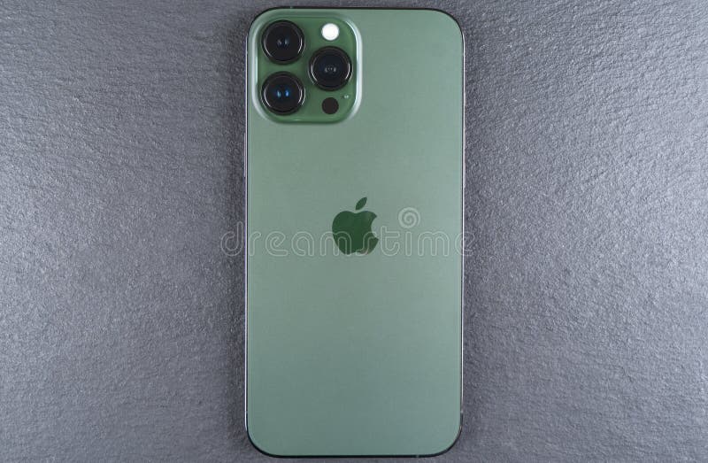 iPhone 13 Unboxing: Green! 