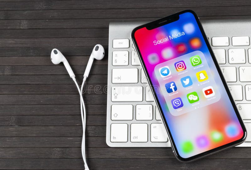 Apple iPhone X with icons of social media facebook, instagram, twitter, snapchat application on screen. Social media icons. Socia