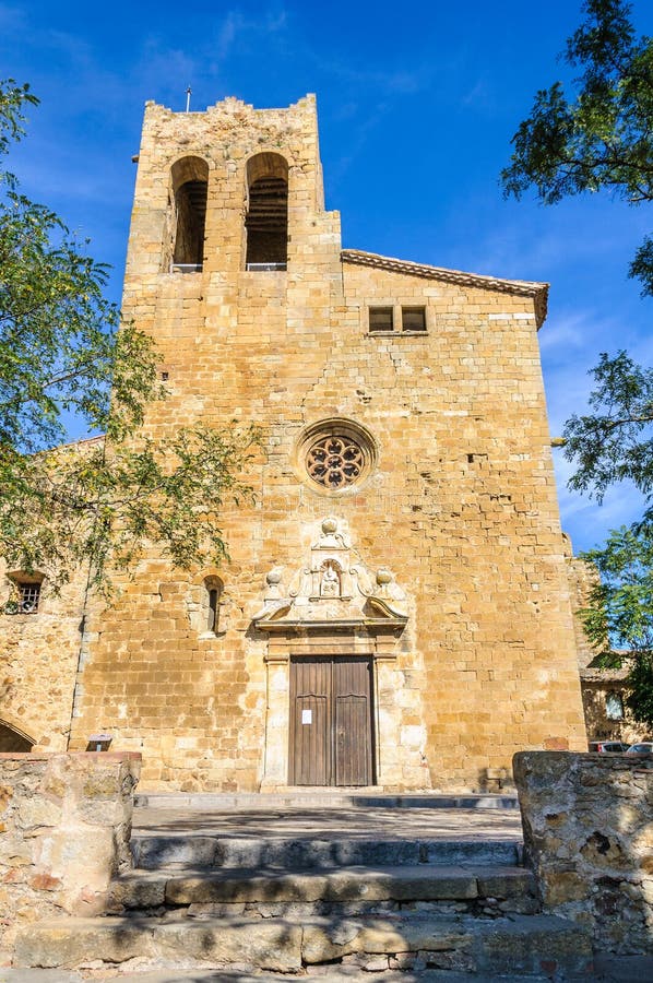 Sant Pere Church nos amigos, Espanha imagem de stock royalty free Sant Pere Church nos amigos, Espanha imagem de stock royalty free