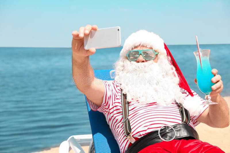 Santa Claus auténtica que toma el selfie fotografía de archivo libre de regalías Santa Claus auténtica que toma el selfie fotografía de archivo libre de regalías