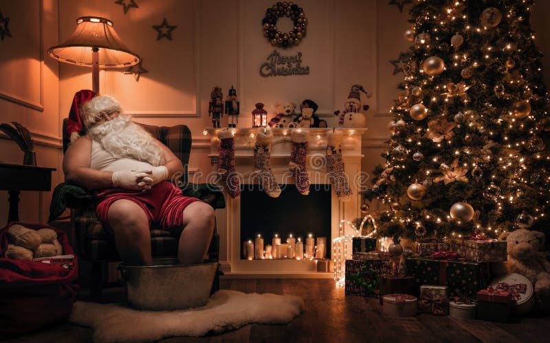 Santa Claus che si rilassa dopo o prima del lavoro immagini stock libere da diritti Santa Claus che si rilassa dopo o prima del lavoro immagini stock libere da diritti