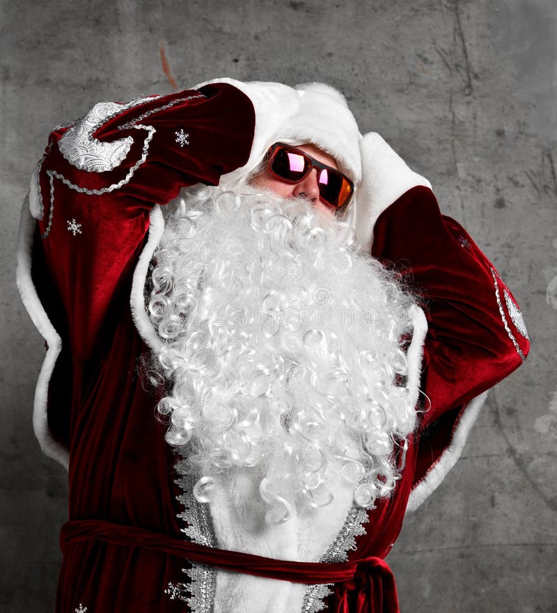 Santa Claus-de greephoofd van het hoofdpijnteken met handenzieken Nieuwjaar en Vrolijke Kerstmis stock afbeeldingen Santa Claus-de greephoofd van het hoofdpijnteken met handenzieken Nieuwjaar en Vrolijke Kerstmis stock afbeeldingen