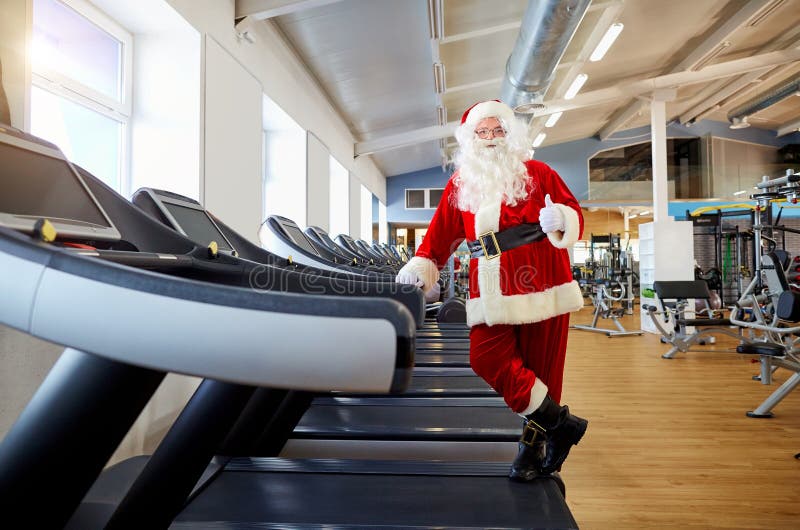 Santa Claus in de gymnastiek die oefeningen doen royalty-vrije stock fotografie Santa Claus in de gymnastiek die oefeningen doen royalty-vrije stock fotografie