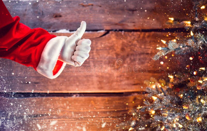 Santa Claus-duim op gebaar over Kerstmis houten achtergrond royalty-vrije stock fotografie Santa Claus-duim op gebaar over Kerstmis houten achtergrond royalty-vrije stock fotografie